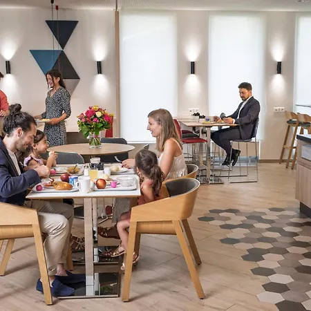 Holiday Inn Express Geneva Airport By Ihg-3